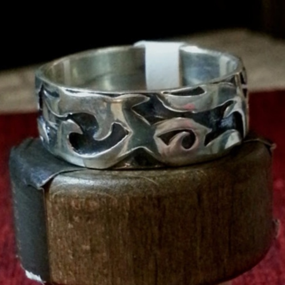 Sterling 10mm band ring sz 14 swirl/tribal design